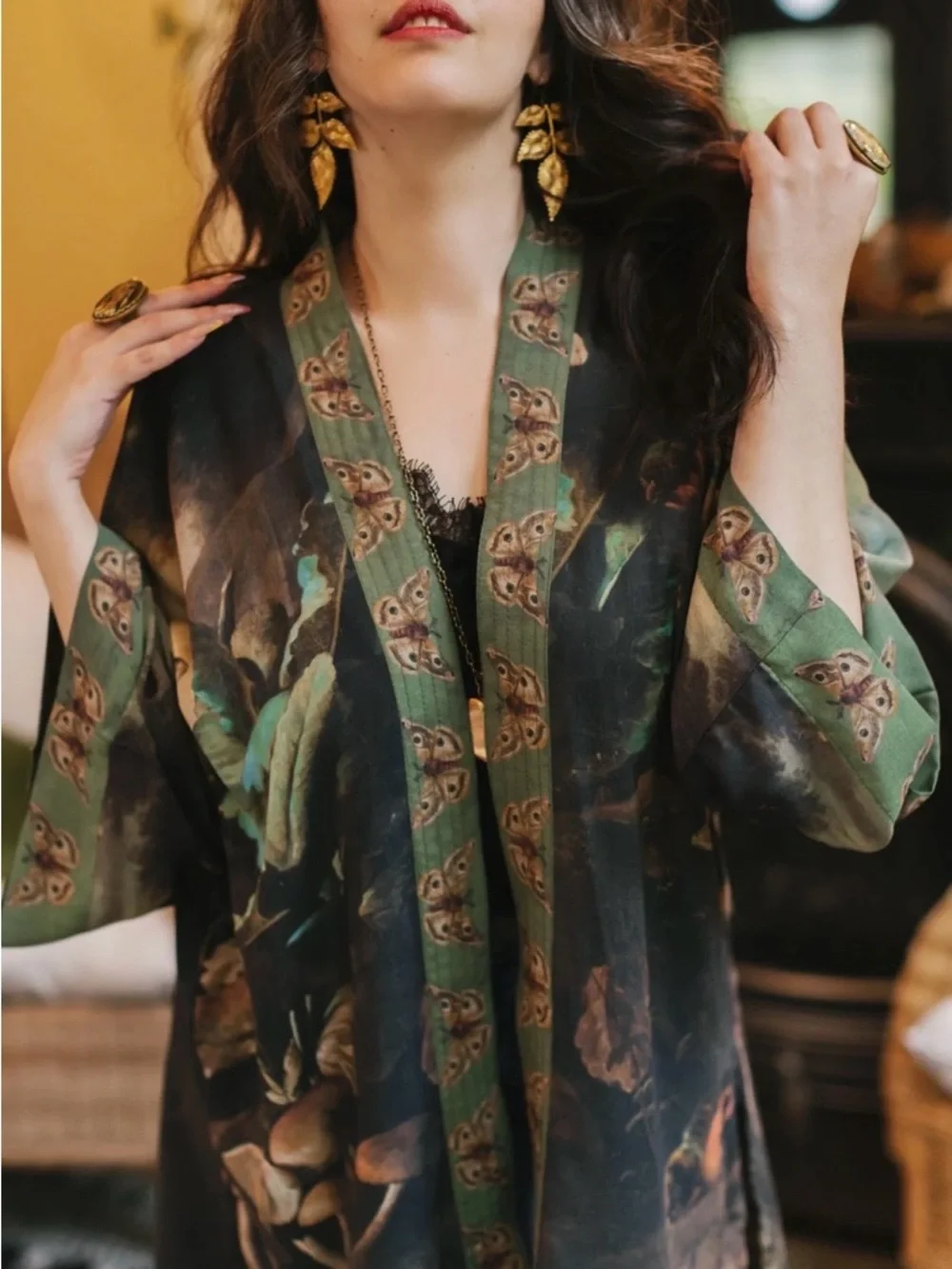 Market of Stars Heartwork Mid-length Green & Black Floral Kimono Robe - Picture 2 of 6
